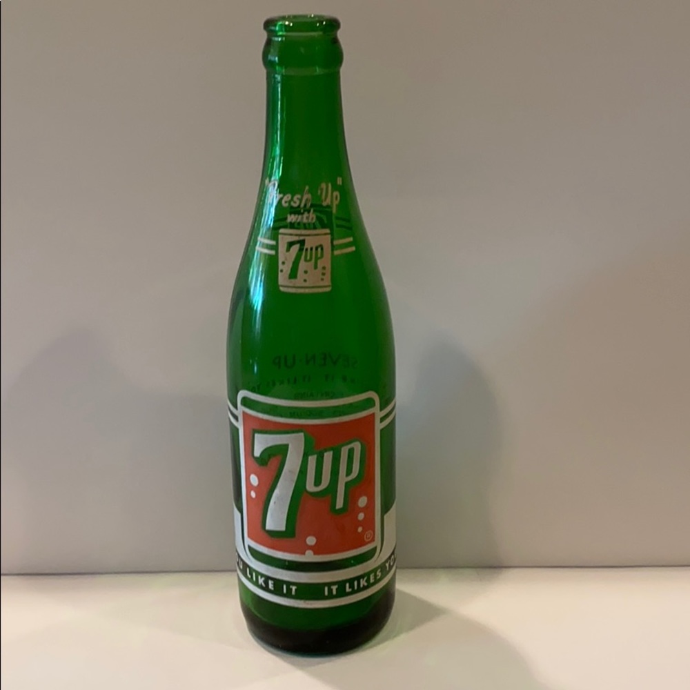 1963 7up soda bottle